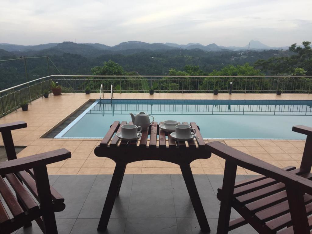 Lotus Villa Kandy เปราเดนิยา ภายนอก รูปภาพ