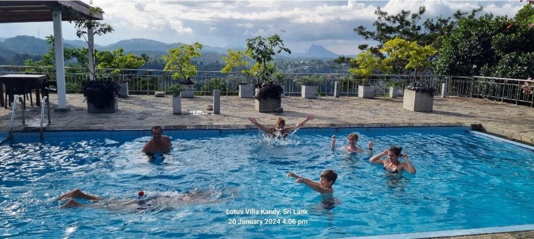 Lotus Villa Kandy เปราเดนิยา ภายนอก รูปภาพ