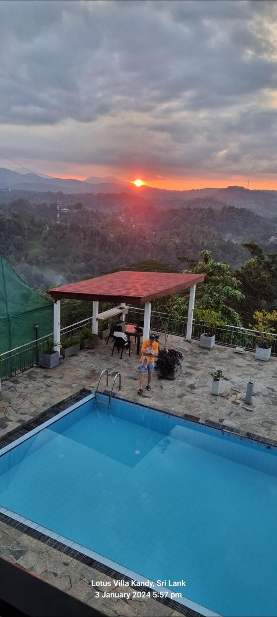 Lotus Villa Kandy เปราเดนิยา ภายนอก รูปภาพ