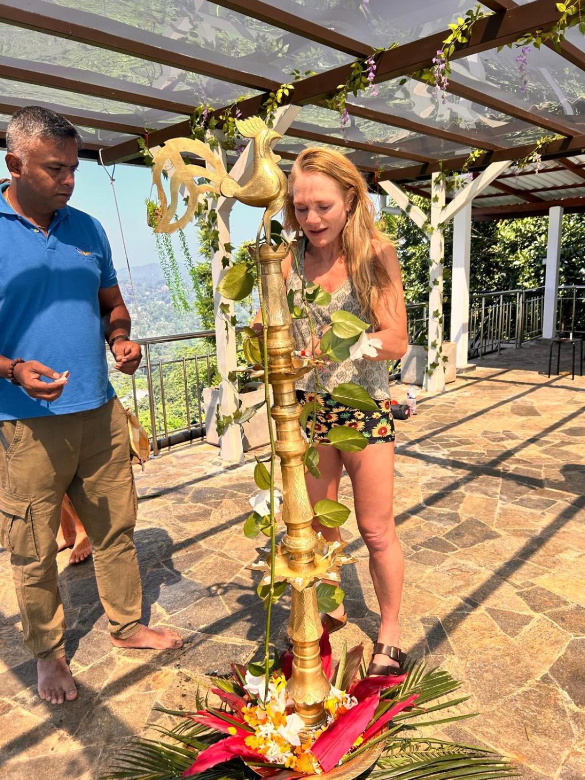 Lotus Villa Kandy เปราเดนิยา ภายนอก รูปภาพ