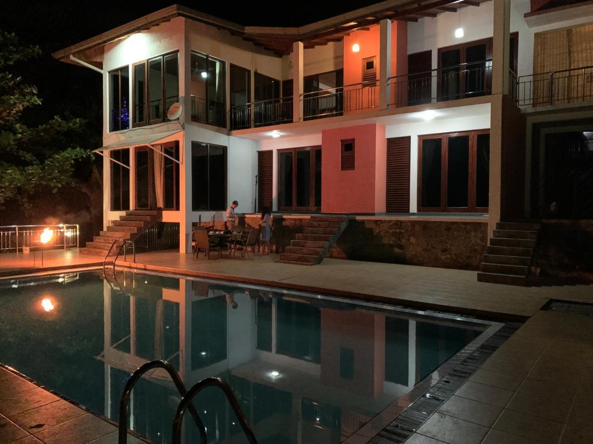 Lotus Villa Kandy เปราเดนิยา ภายนอก รูปภาพ