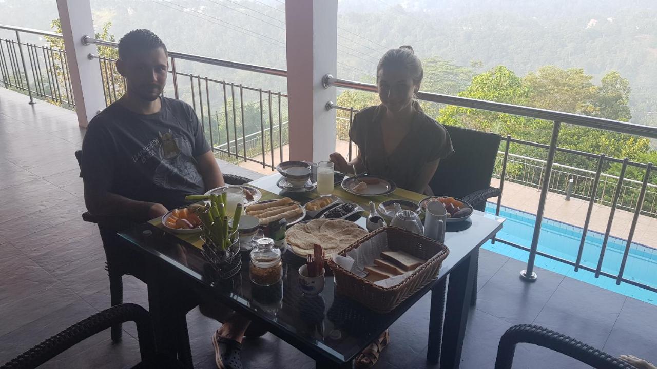 Lotus Villa Kandy เปราเดนิยา ภายนอก รูปภาพ