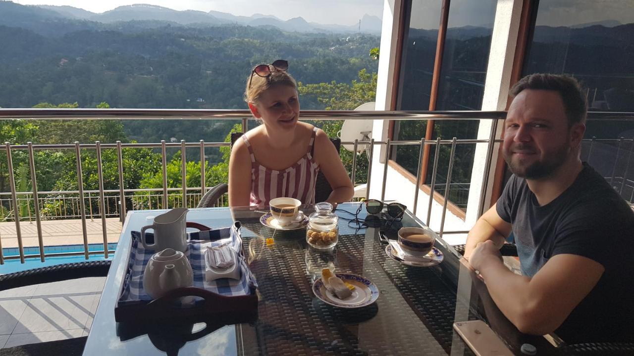 Lotus Villa Kandy เปราเดนิยา ภายนอก รูปภาพ